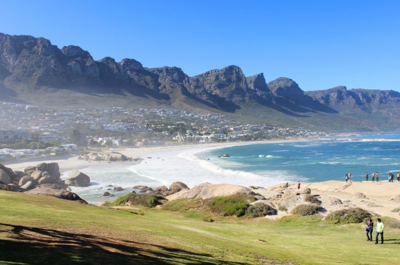 Camps Bay i Kapstaden erbjuder både trevliga restauranger och fantastisk beach.
